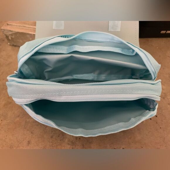 Hello Kitty Makeup Brush & Zippered Pouch Set - Picture 5 of 9